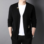 Cardigan barbatesc tricotat cu broderie