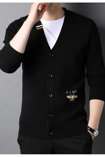 Cardigan barbatesc tricotat cu broderie