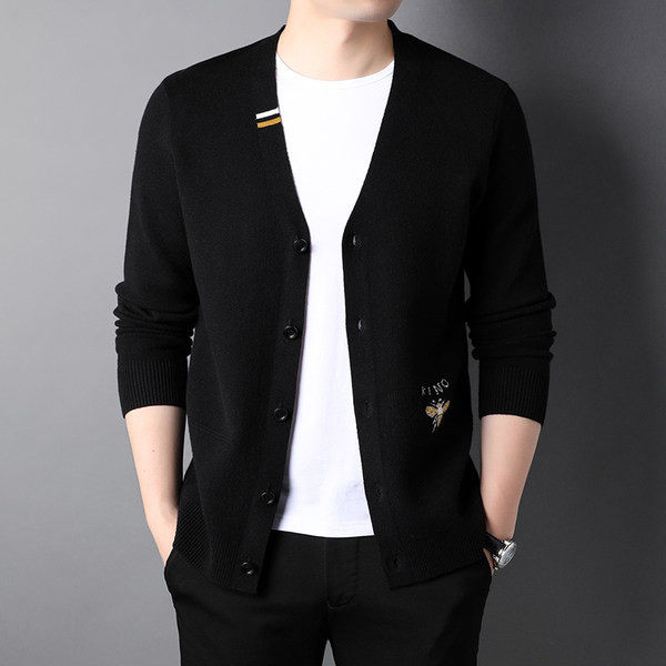 Cardigan barbatesc tricotat cu broderie