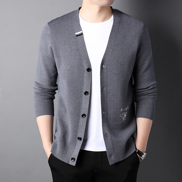 Cardigan barbatesc tricotat cu broderie