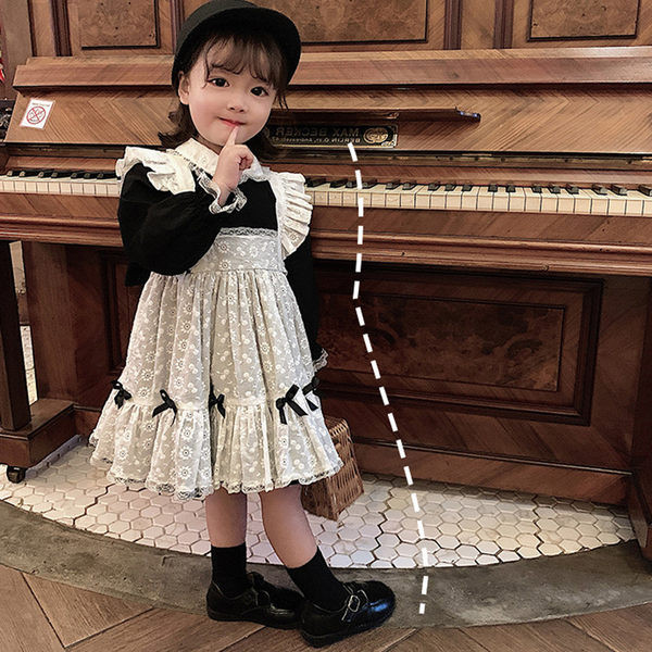 Rochie modernă pentru copii din dantelă cu bucle