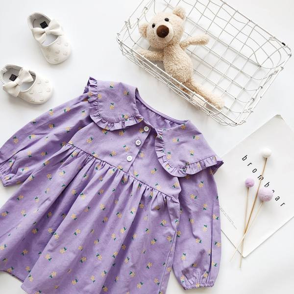 Stilinga suknelė mergaitėms su aplikacijomis ir sagomis