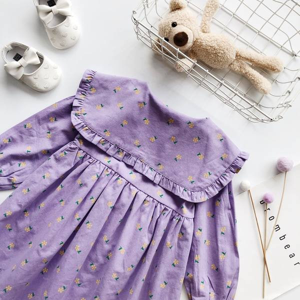 Stilinga suknelė mergaitėms su aplikacijomis ir sagomis