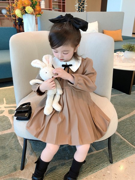 Rochie modernă de primăvară pentru fete cu guler și nasturi clasici