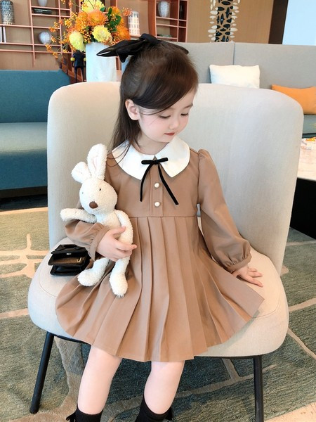 Rochie modernă de primăvară pentru fete cu guler și nasturi clasici