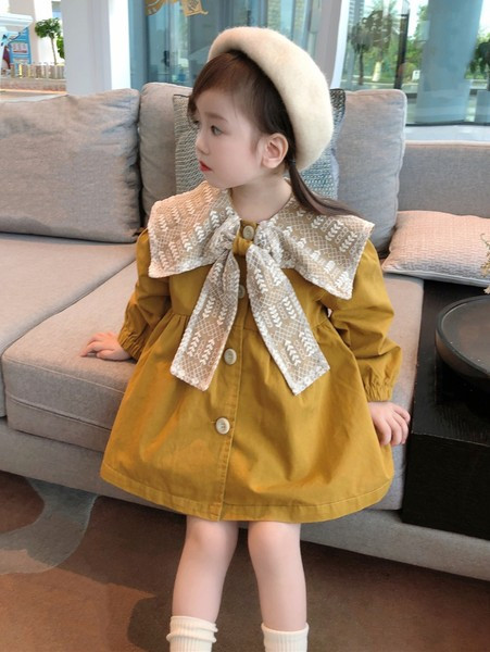 Új modellű őszi gyerekruha