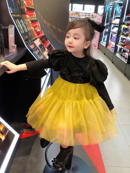 Rochie pentru copii la modă cu mâneci lungi