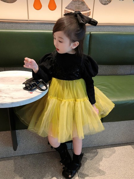 Rochie pentru copii la modă cu mâneci lungi