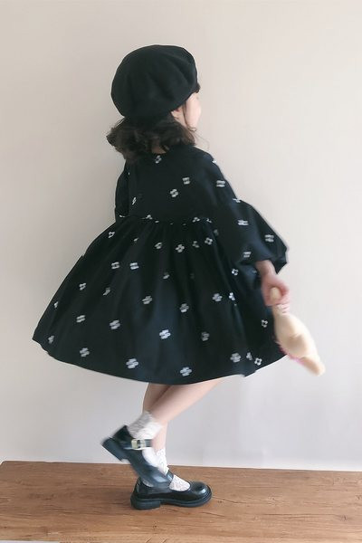 Rochie modernă decupată pentru copii cu decolteu pătrat