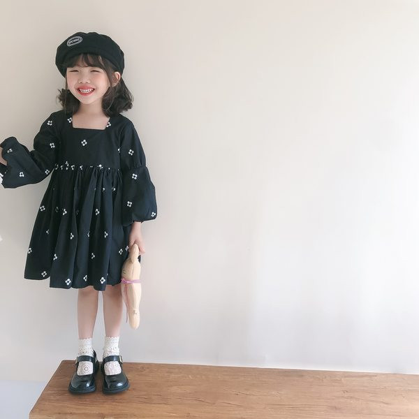 Rochie modernă decupată pentru copii cu decolteu pătrat