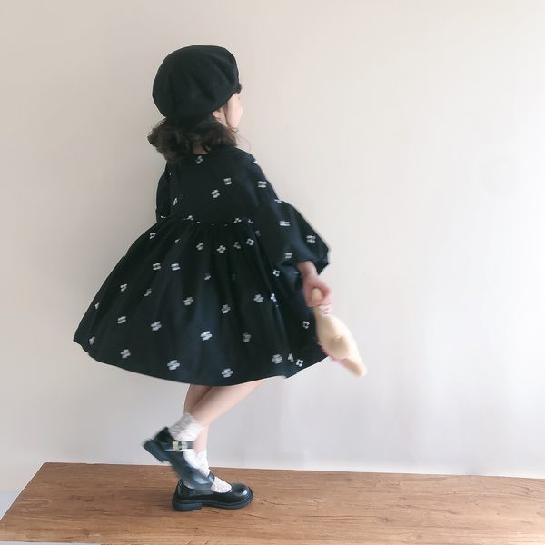 Rochie modernă decupată pentru copii cu decolteu pătrat