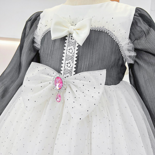 Elegantiška vaikiška suknelė su kaspinu