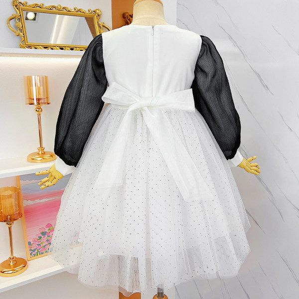 Elegantiška vaikiška suknelė su kaspinu