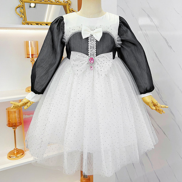 Elegantiška vaikiška suknelė su kaspinu