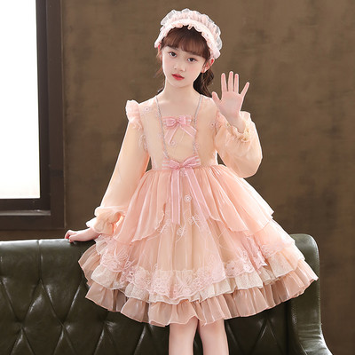 Naujo modelio rudeninė suknelė su kvadratine iškirpte ir kaspinu