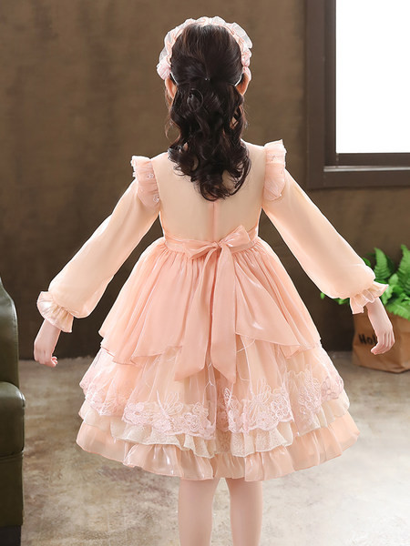 Naujo modelio rudeninė suknelė su kvadratine iškirpte ir kaspinu