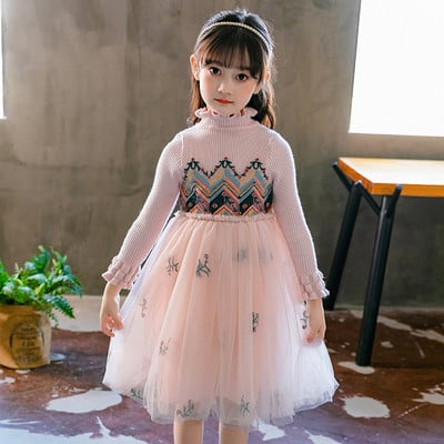 Šiuolaikinė vaikiška suknelė su antspauduotu sijonu