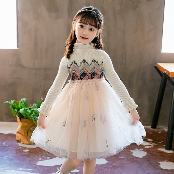 Šiuolaikinė vaikiška suknelė su antspauduotu sijonu