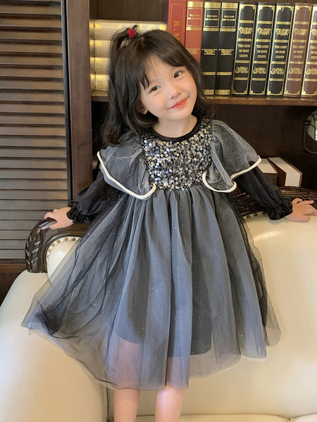 Divatos, hosszú ujjú, kivágott gyerekruha