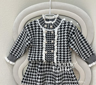 Dviejų spalvų vaikiška suknelė mergaitėms su sagomis