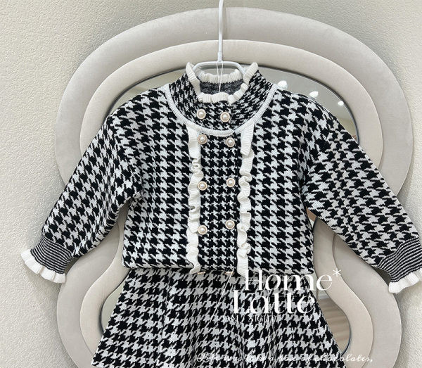 Dviejų spalvų vaikiška suknelė mergaitėms su sagomis