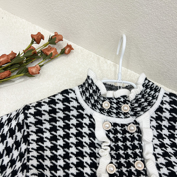 Dviejų spalvų vaikiška suknelė mergaitėms su sagomis