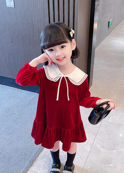 Vaikiška suknelė ilgomis rankovėmis ir apykakle