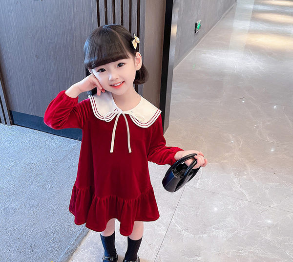 Vaikiška suknelė ilgomis rankovėmis ir apykakle