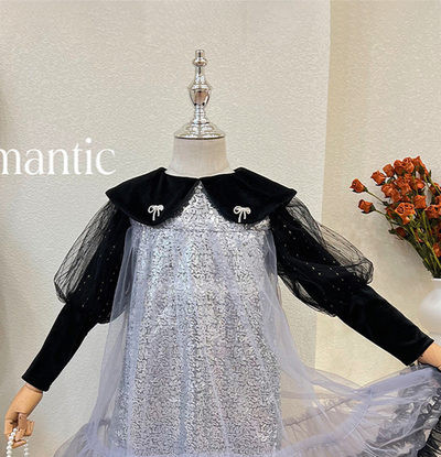 Ruha lányoknak szalaggal és flitterrel