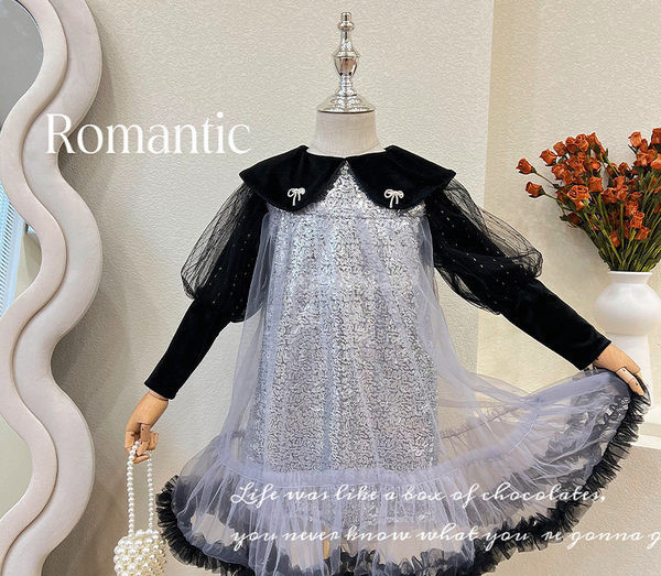 Ruha lányoknak szalaggal és flitterrel