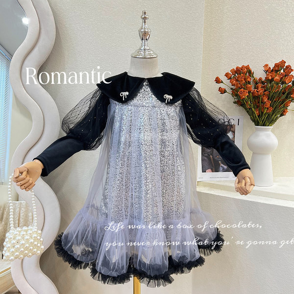 Ruha lányoknak szalaggal és flitterrel