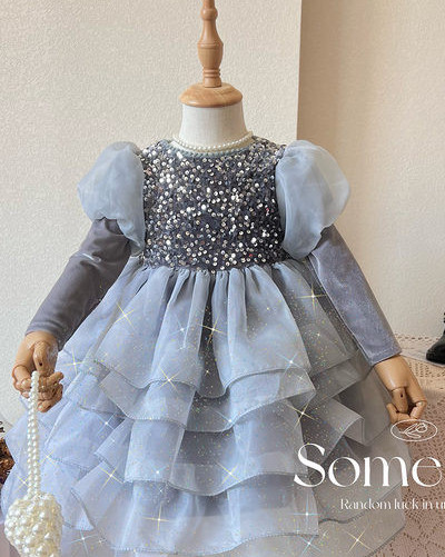 Elegantna dječja haljina sa šljokicama
