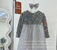 Rochie moderna cu maneci lungi si decor cu paiete