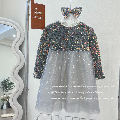 Rochie moderna cu maneci lungi si decor cu paiete