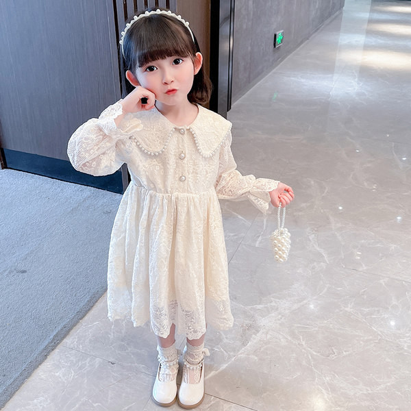 Elegáns gyerekruha gallérral és gombokkal