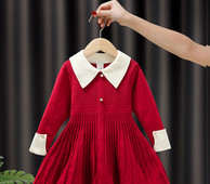 Dječja pletena haljina s dugim rukavima