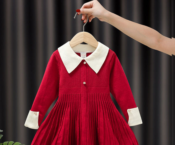 Dječja pletena haljina s dugim rukavima