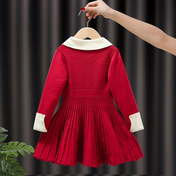 Dječja pletena haljina s dugim rukavima