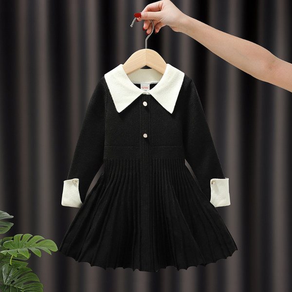 Dječja pletena haljina s dugim rukavima