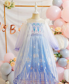 Hosszú ruha lányoknak hímzéssel és flitterekkel