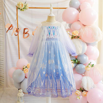 Hosszú ruha lányoknak hímzéssel és flitterekkel