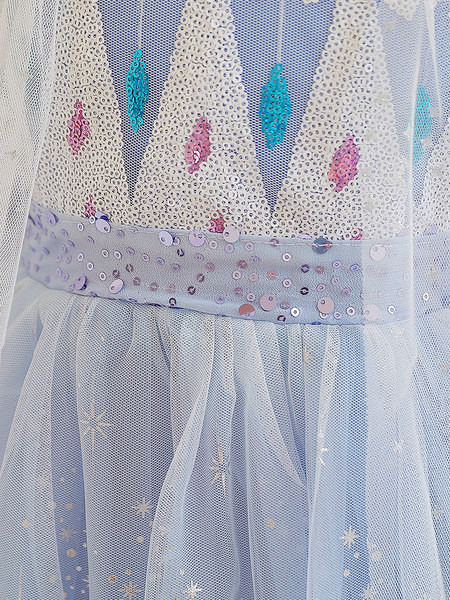 Hosszú ruha lányoknak hímzéssel és flitterekkel