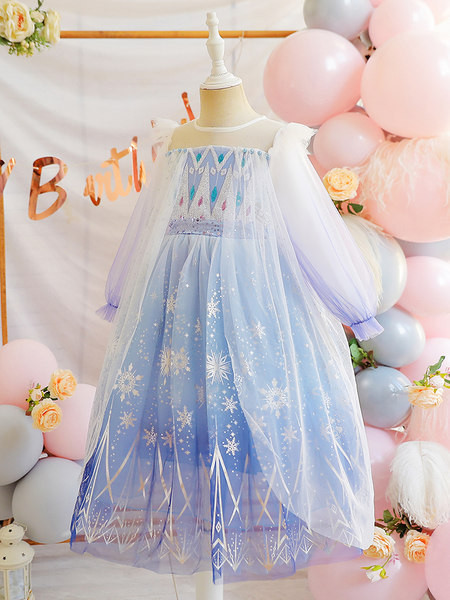 Hosszú ruha lányoknak hímzéssel és flitterekkel