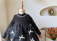 Elegantna dvodijelna haljina s vrpcama i biserima