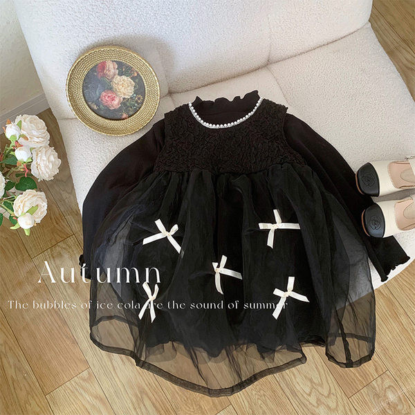 Elegantna dvodijelna haljina s vrpcama i biserima