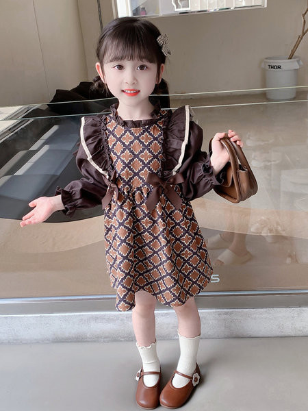 Naujo modelio vaikiška suknelė su garbanomis ir kaspinu