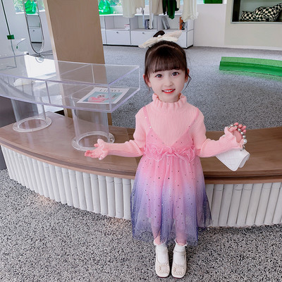 Novi model dječje izrezane haljine sa tilom