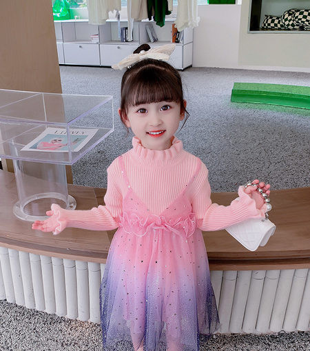 Novi model dječje izrezane haljine sa tilom