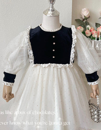 Moderna dječja haljina s okruglim izrezom