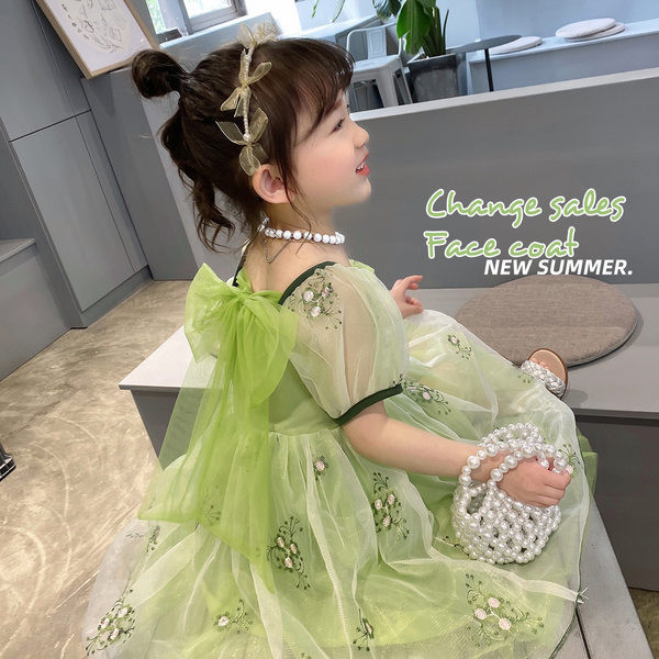 Elegantna dječja haljina s vezom